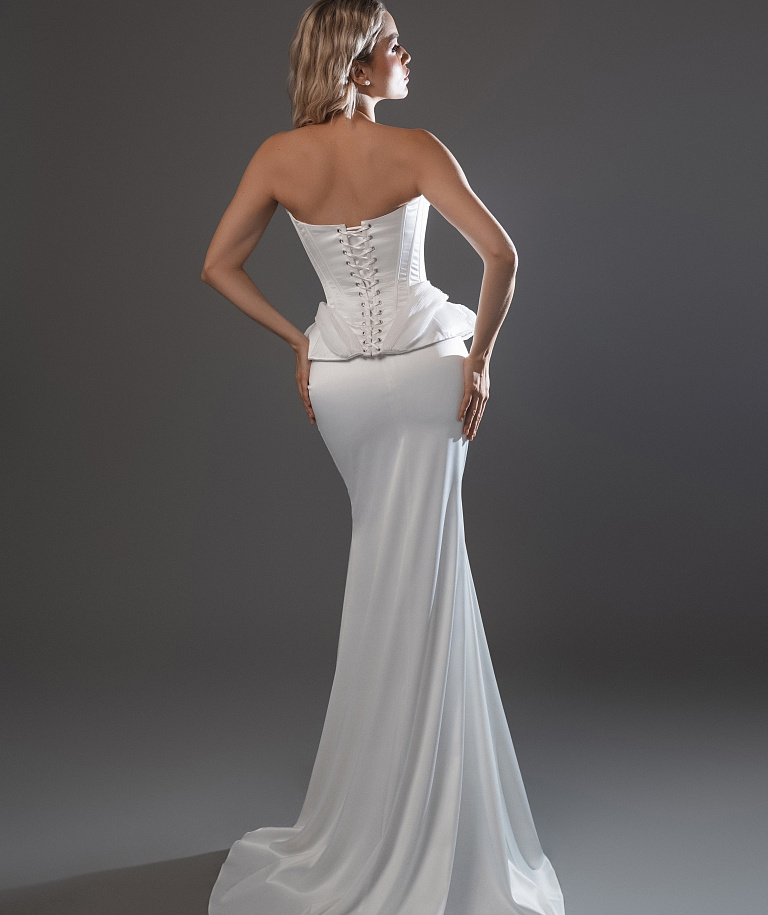 Атласный комплект c декором из дизайнерской ткани