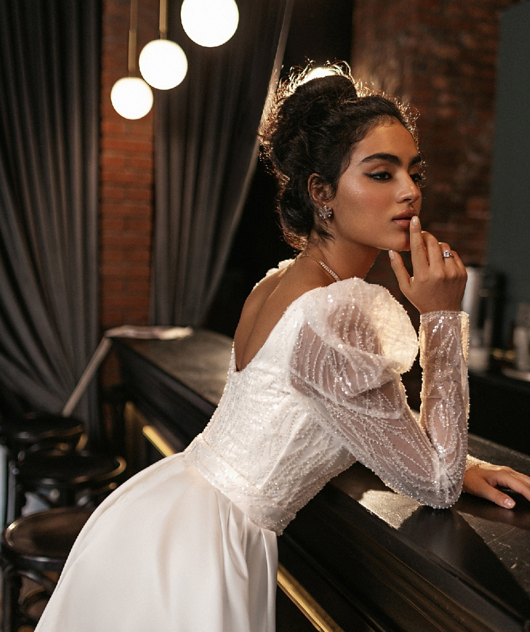 Роскошное свадебное платье со съемным шлейфом