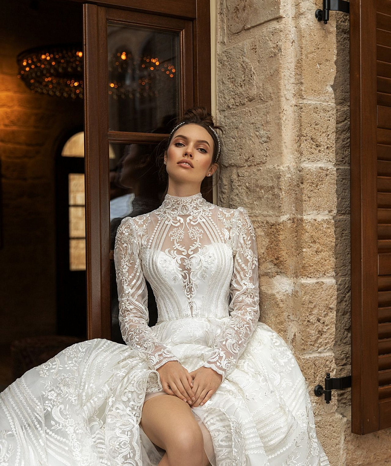 Закрытое кружевное свадебное платье