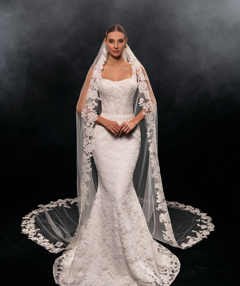 Белое кружевное свадбеное платье рыбка