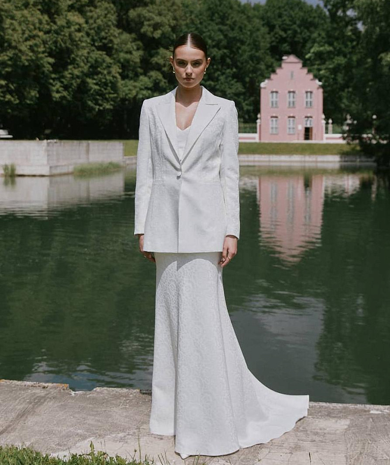 Стильный свадебный  костюм из жаккарда