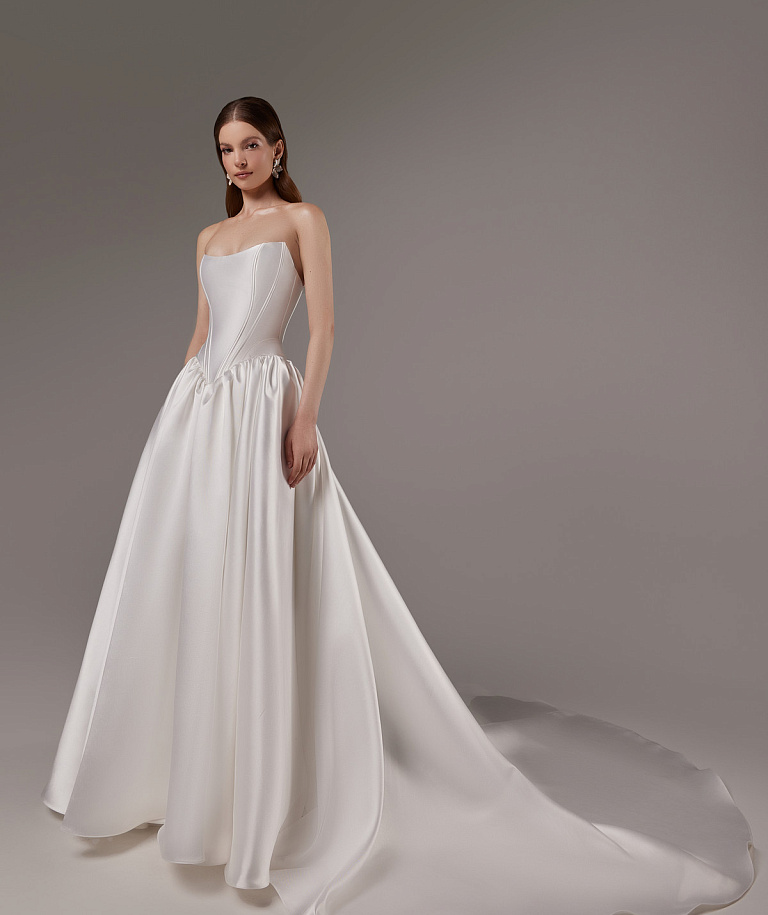 Пышное свадебное платье из микадо с заниженной талией