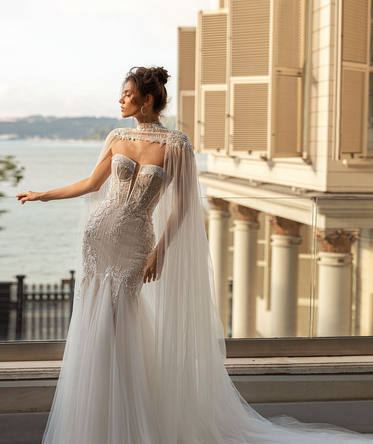 Длинный кейп с кружеом